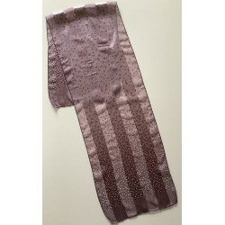 Una Scarf de satén y gasa vintage moderna de diseño abstracto púrpura oscuro para damas