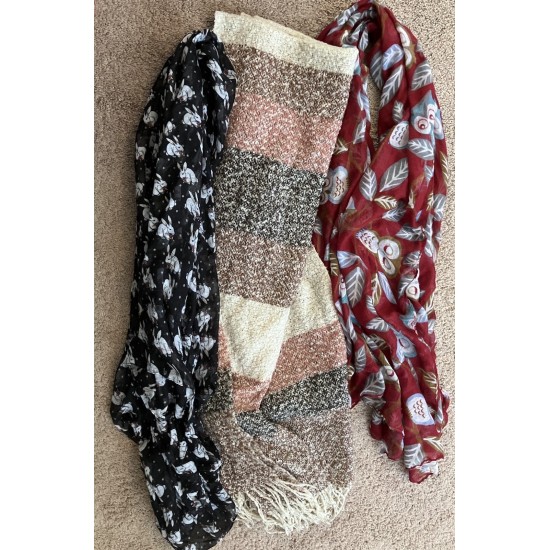 3 hermosas Scarf en muy buena condición